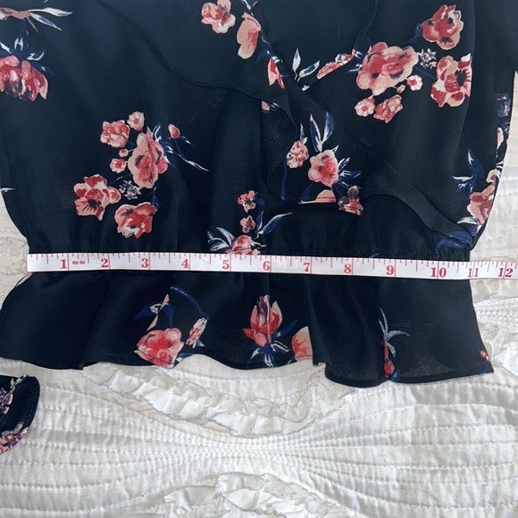 (Size 2) Floral off-shoulder long sleeve top - H&M (women’s) - Picture 12 of 13